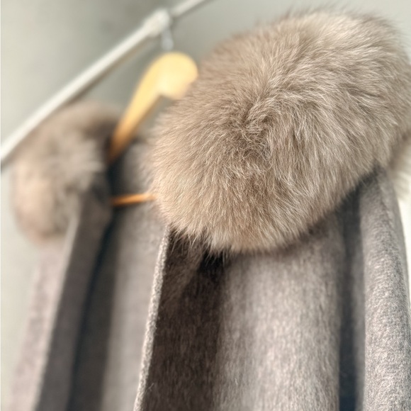 Wool & alpaca Beige Women's Cape with FOX Fur, size Medium -covering S size too - Picture 3 of 5